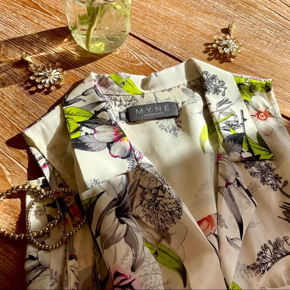 Myne 100% silk blouse in a summery floral print.
